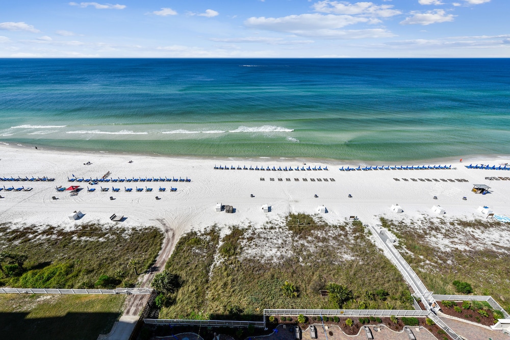 Twin Palms by Book That Condo