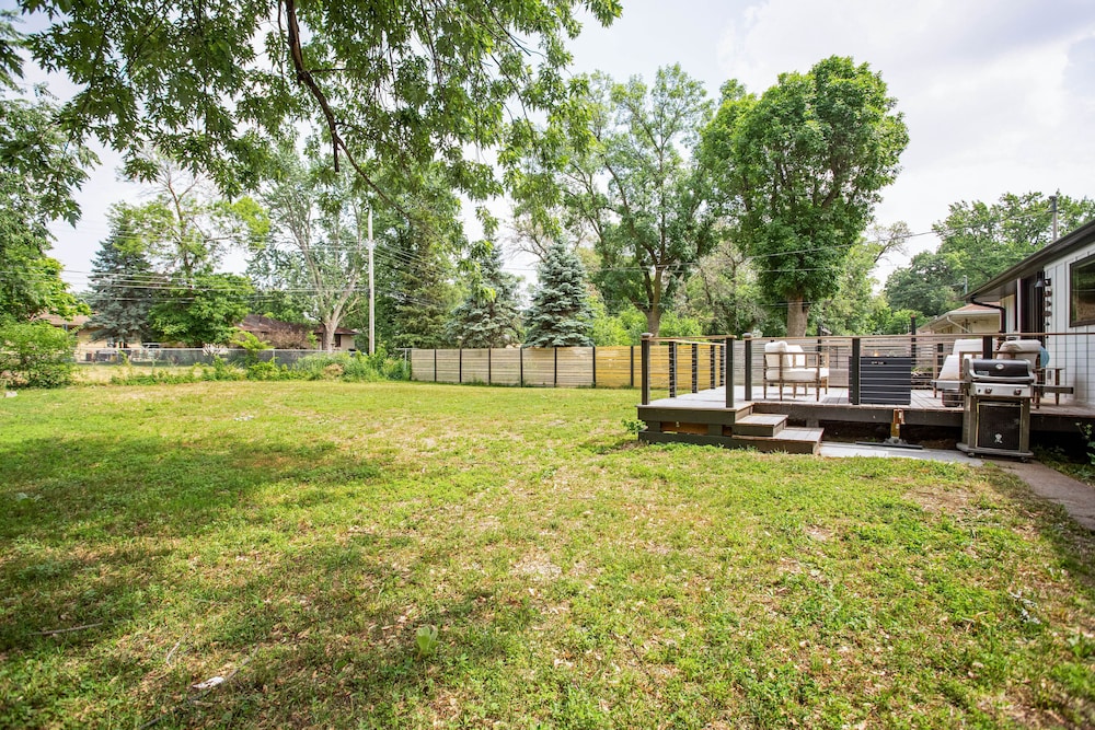 Charming & Bright Crystal Home Rental: Fire Table!, photo 13