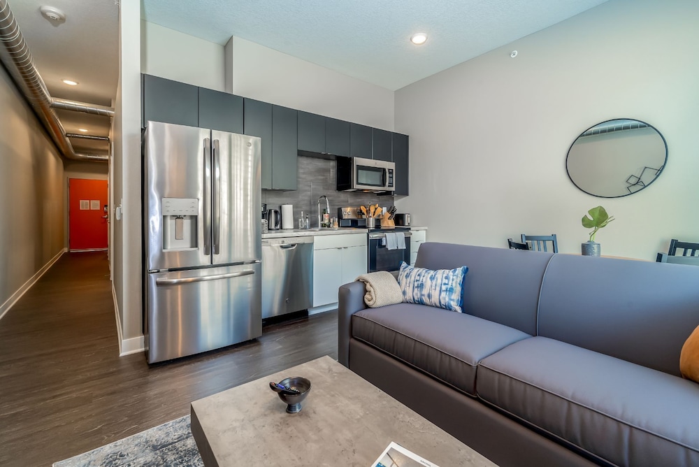 Des Moines Vacations - Des Moines Amazing 1BD 1BA Downtown Apartment - Property Image 5