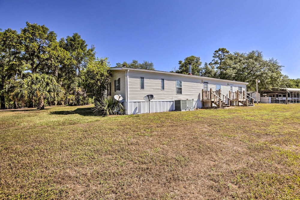 Steinhatchee Home w/ Boat Parking: 1 Mi to Marina view 4