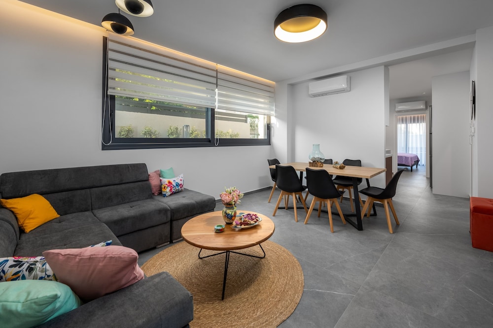 Lavender Luxury Apartment in Rhodes
