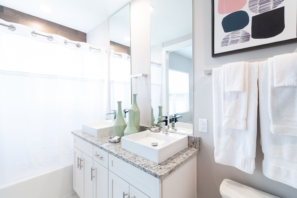 Summerville Vacation Homes by Columbia Management