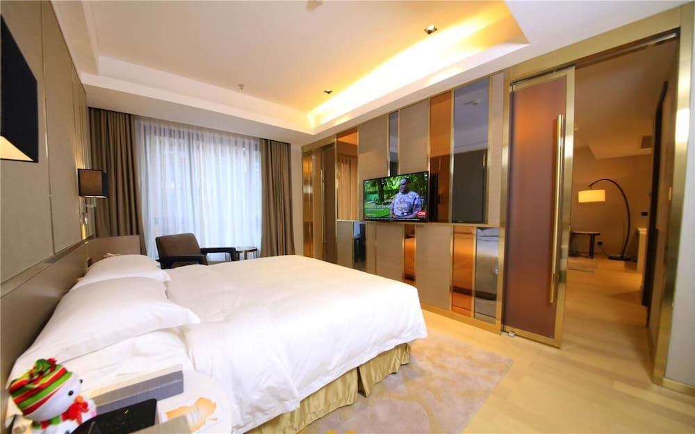 Howard Johnson Life Geckor Zhu