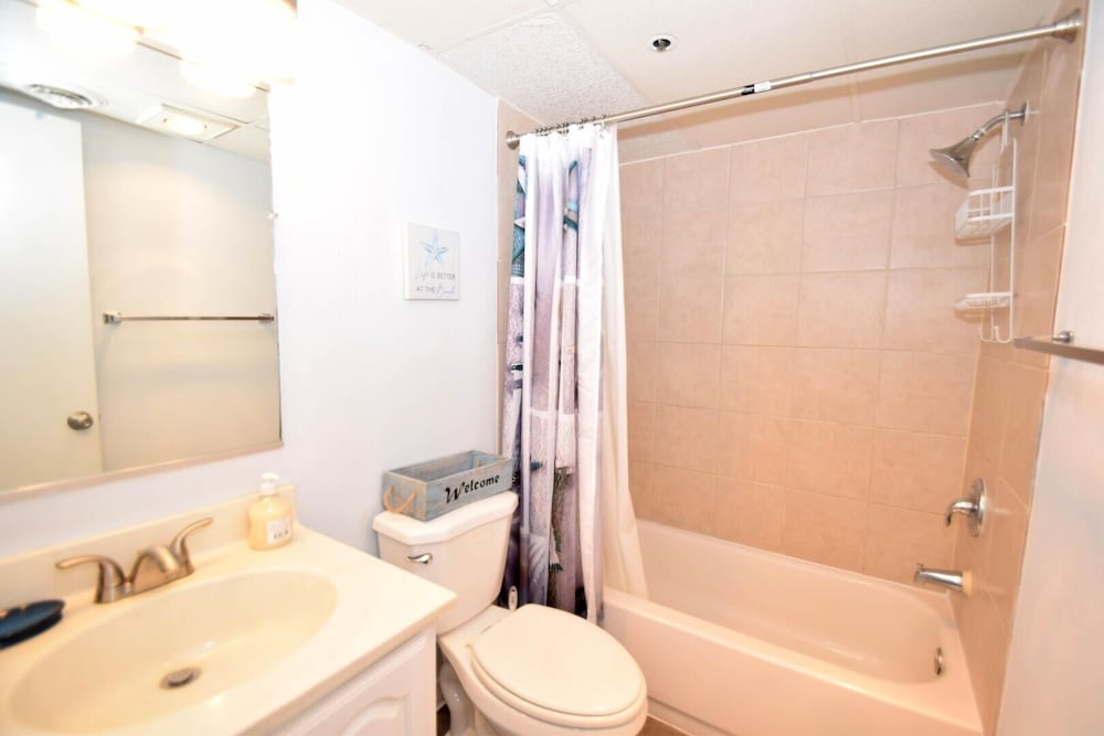 Marigot Beach 705 1 Bedroom Condo by RedAwning view 4