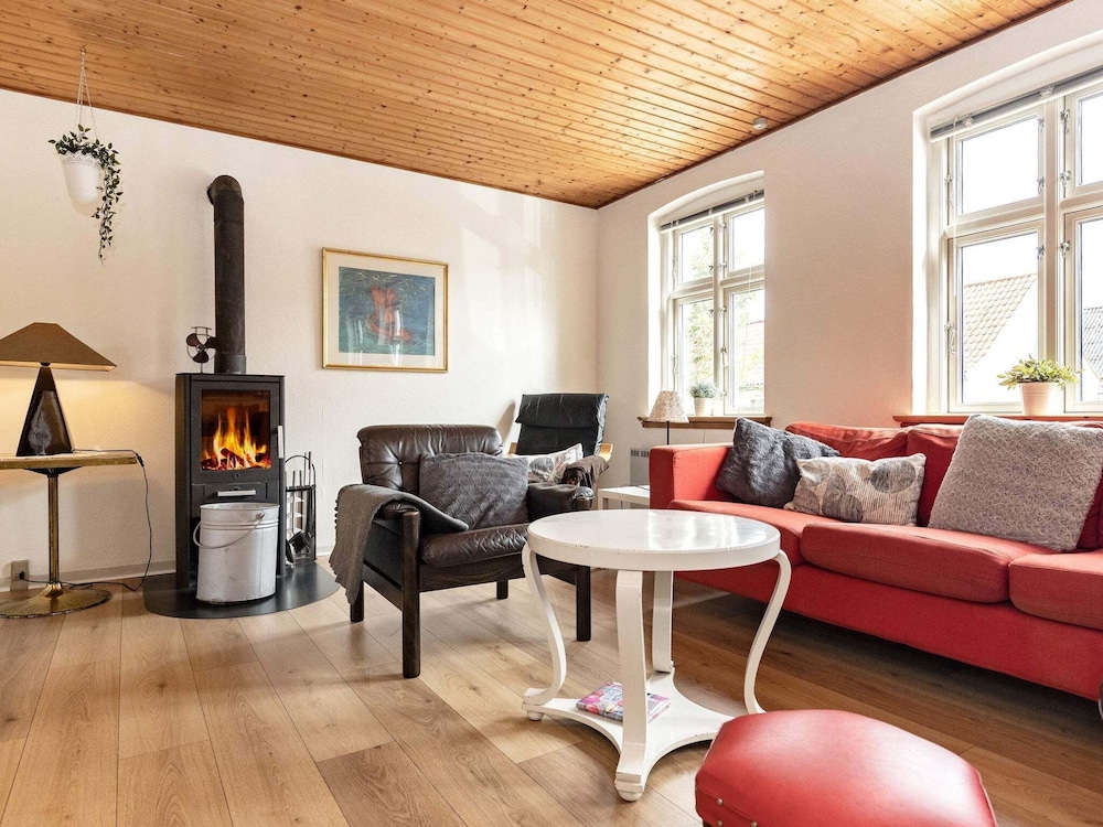 Scenic Retreat With Fireplace & Terrace view 2