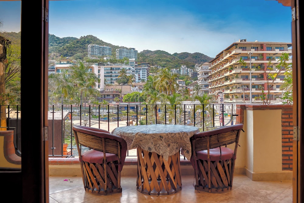 Ocean View 2Br Condo-balcony-beach-pool - 204