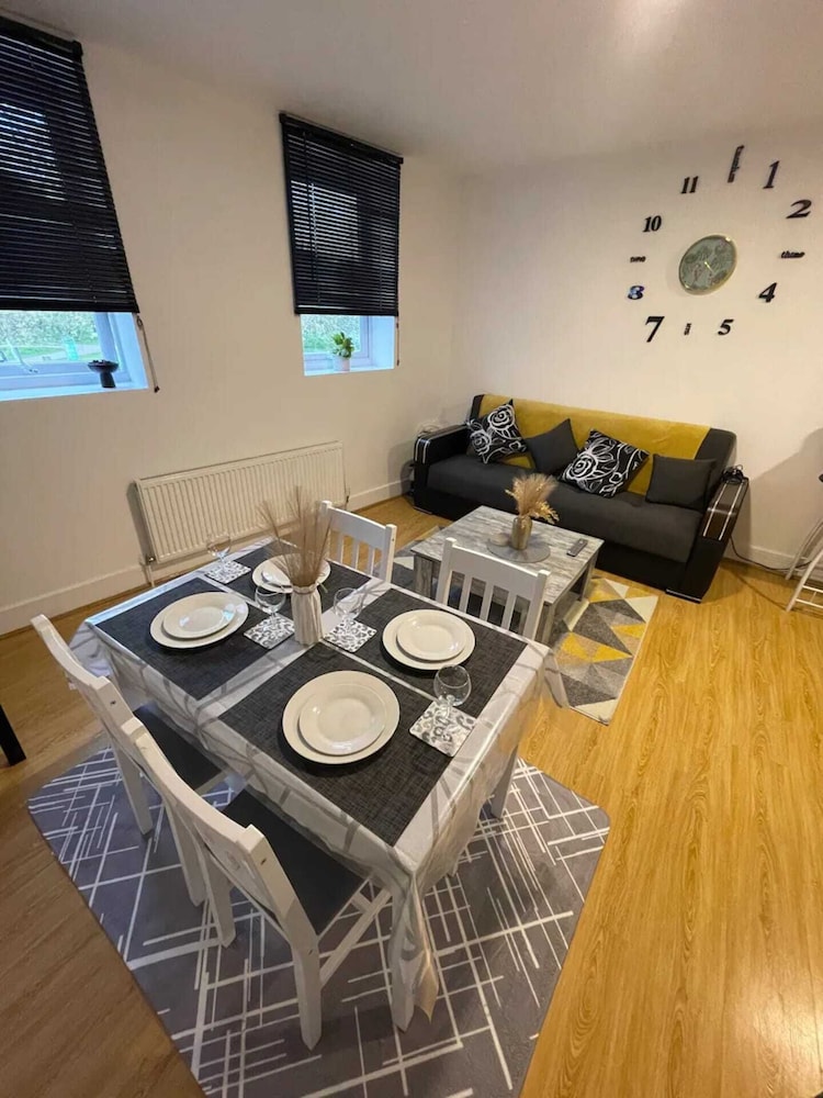 Sleek & Cosy 1BD Flat - Mile End