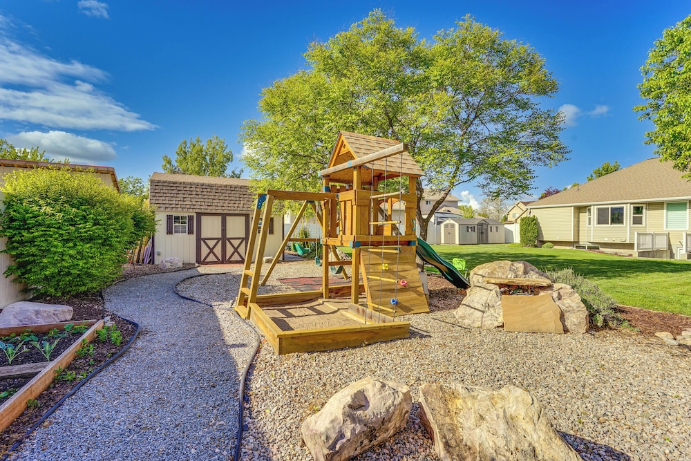 Cozy Kaysville Vacation Rental w/ Mountain Views!