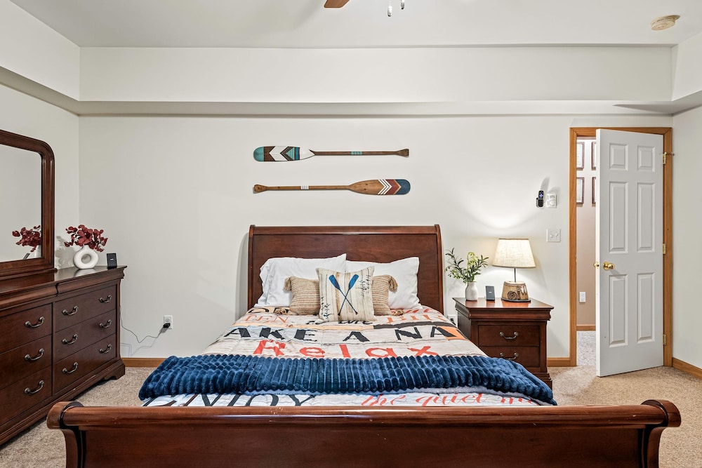 Mews Mountain House by Avantstay Walk to Beach Hot Tub Game Room