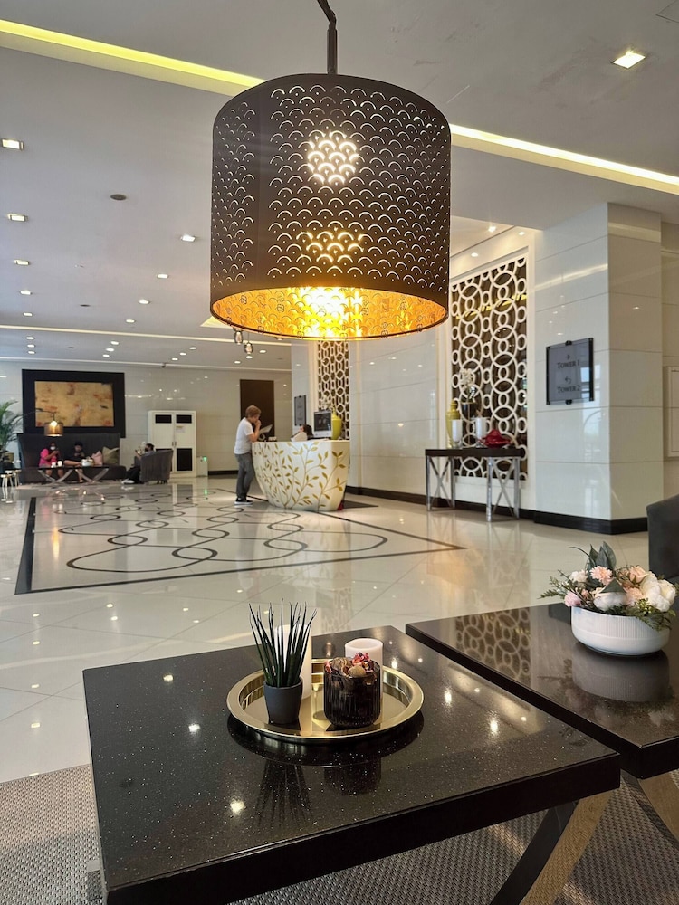 Luxurious Studio in Mckinley Hill With City View