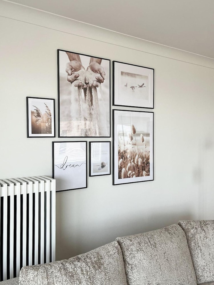 Huswell - Renovated Beachfront Apartment
