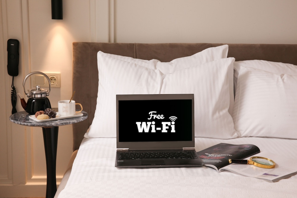 Gatto Suites & Residence