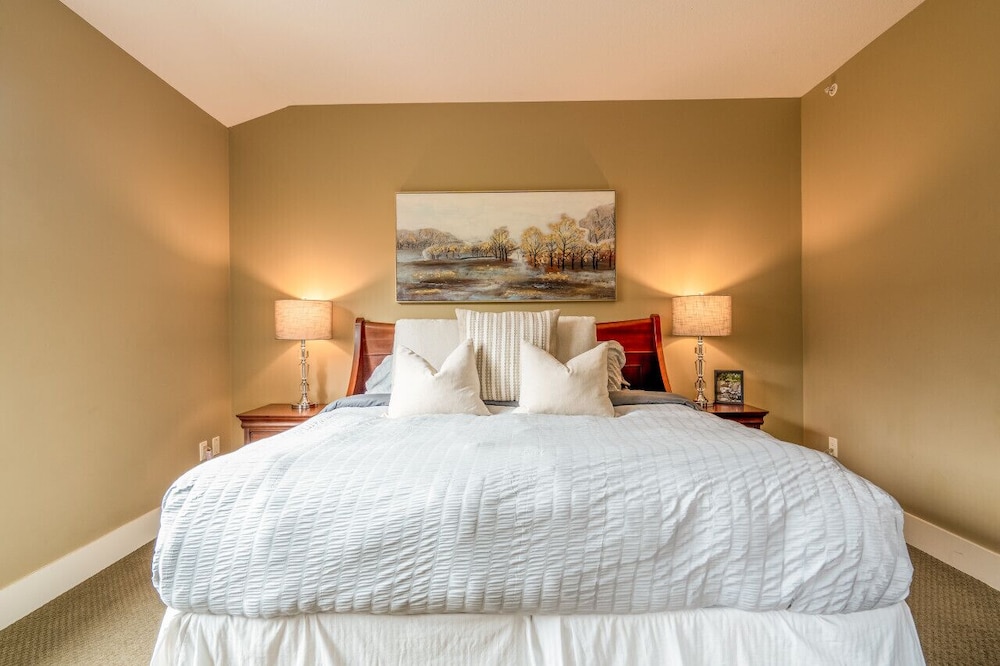 Luxury 3-Br Penthouse | INDOOR Pool & Hot Tub | Pool Table | 2 Decks + Mtn Views - Image 2