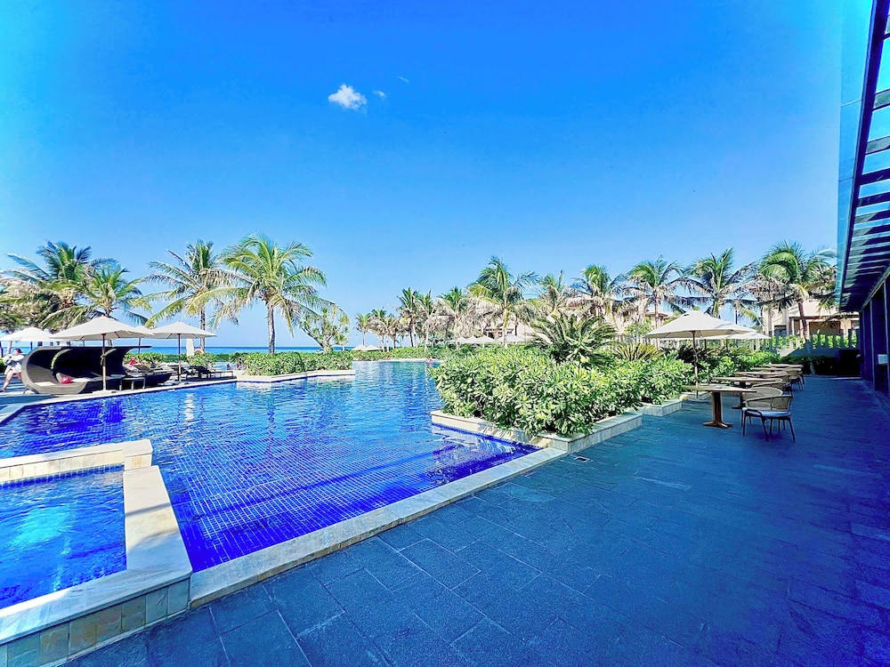 Deluxe Villa Beach Front