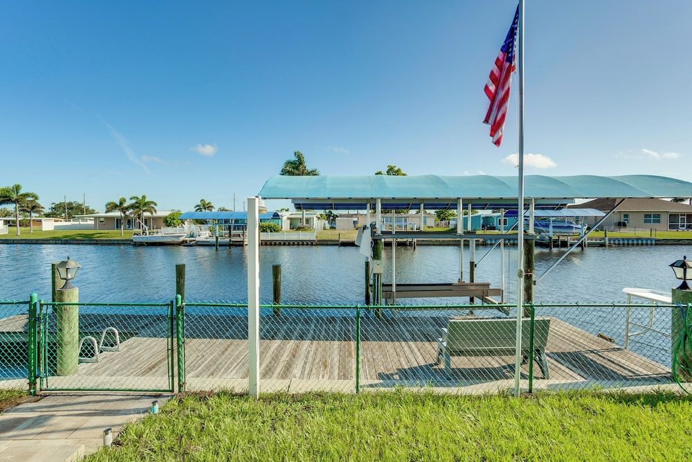 Private Dock & Pool: Port Charlotte Escape!