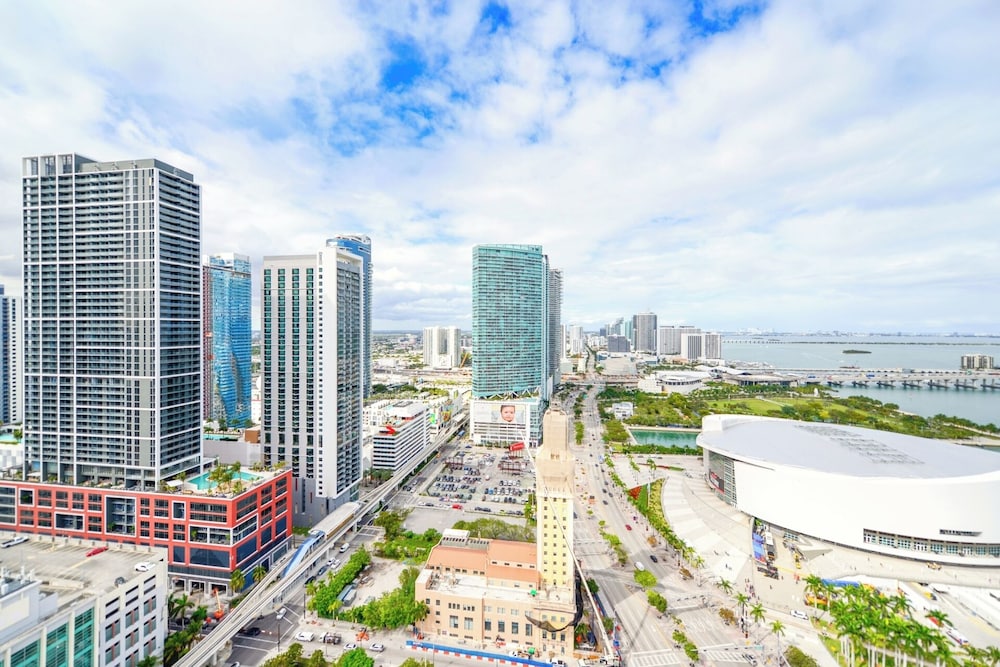 Deluxe Apt Bayside Views Await
