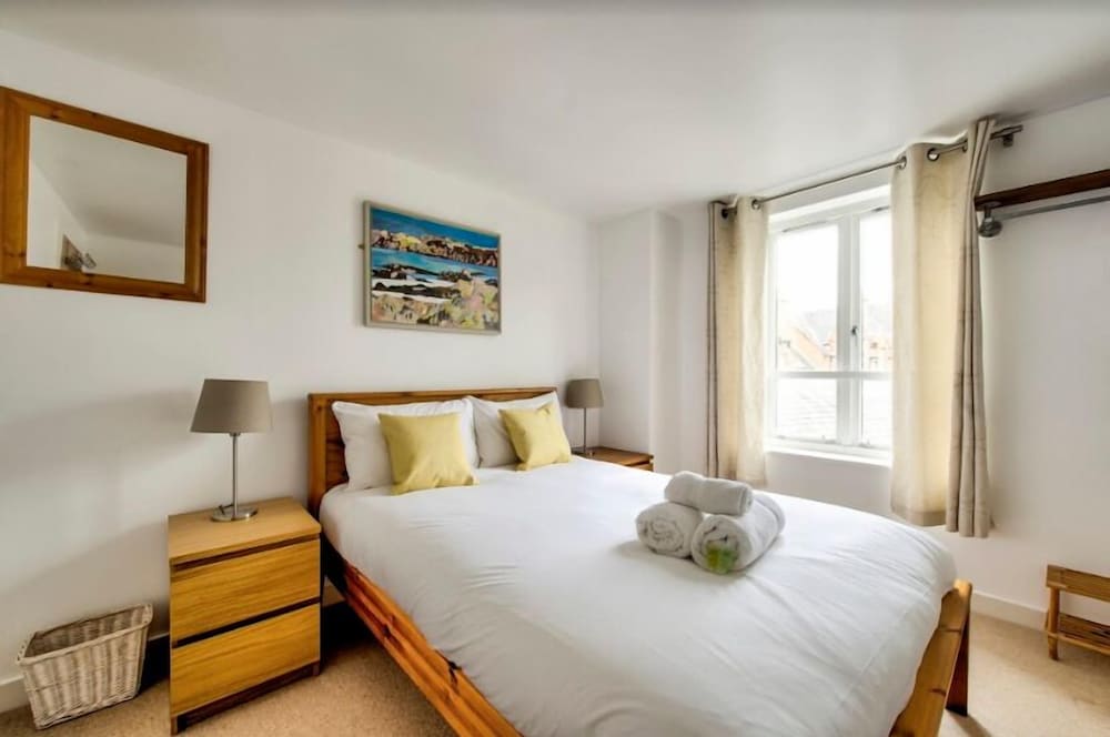 JOIVY Modern Scottish Apt. Next to Royal Mile w/ Parking view 3