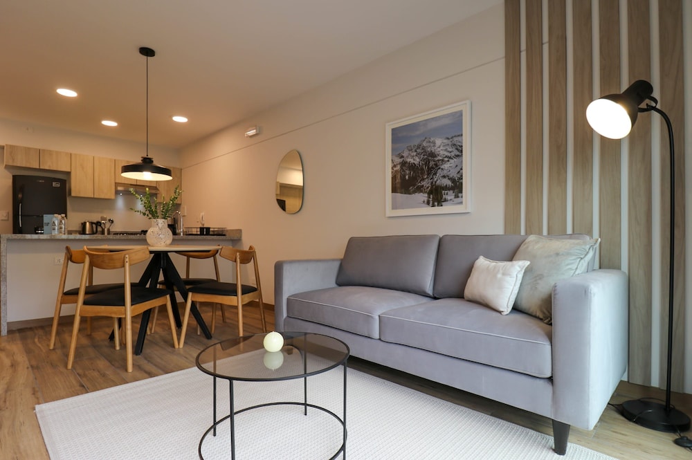 w Exceptional 2BR w Balcony in Miraflores