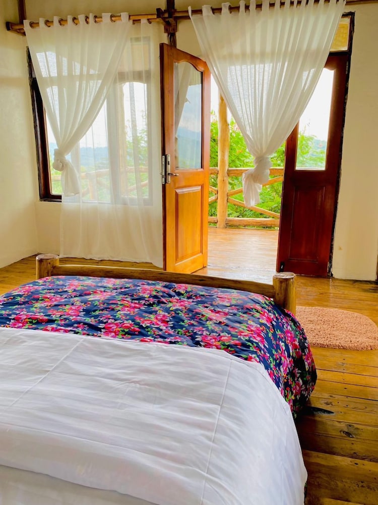 Bwindi Neckview Lodge