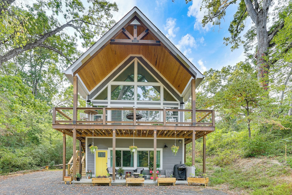 6 Mi to Downtown: Apartment in Chattanooga!