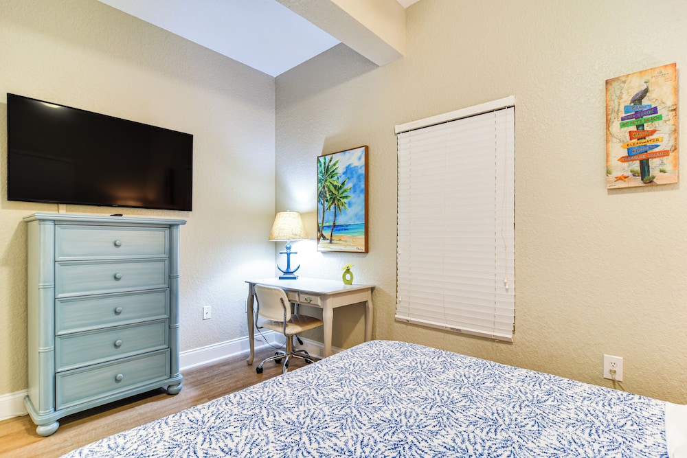 Treasure Island Condo w/ Bay-view Balcony!