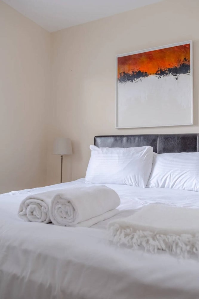 Lovely 2 Bedroom Apartment With Great Transport Links