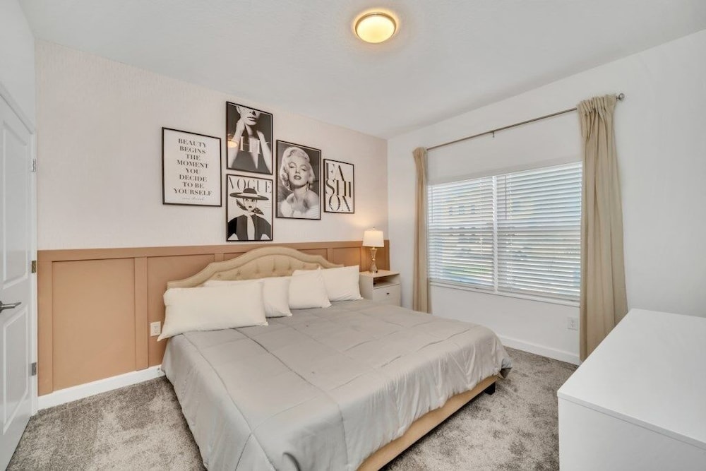 Amazing Story Lake Town Home With Pool 4 Bedroom Townhouse by RedAwning view 3