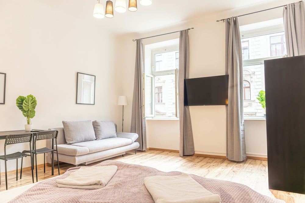 Charming 2BR Apt Close to Westbahnhof