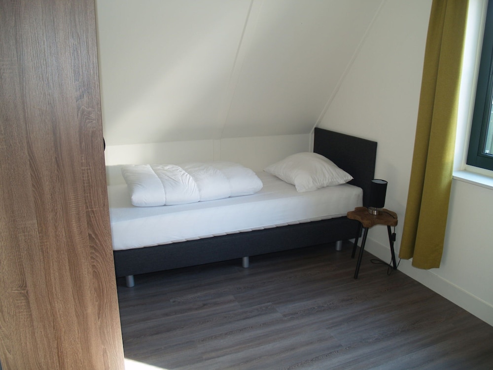 Spacious Holiday Home on the Markermeer view 2