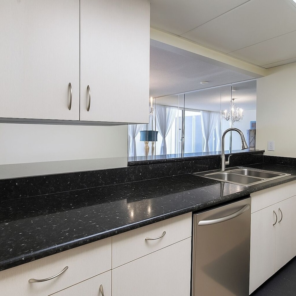 Stunning Gulf 2BR Pools, Spa, Balcony