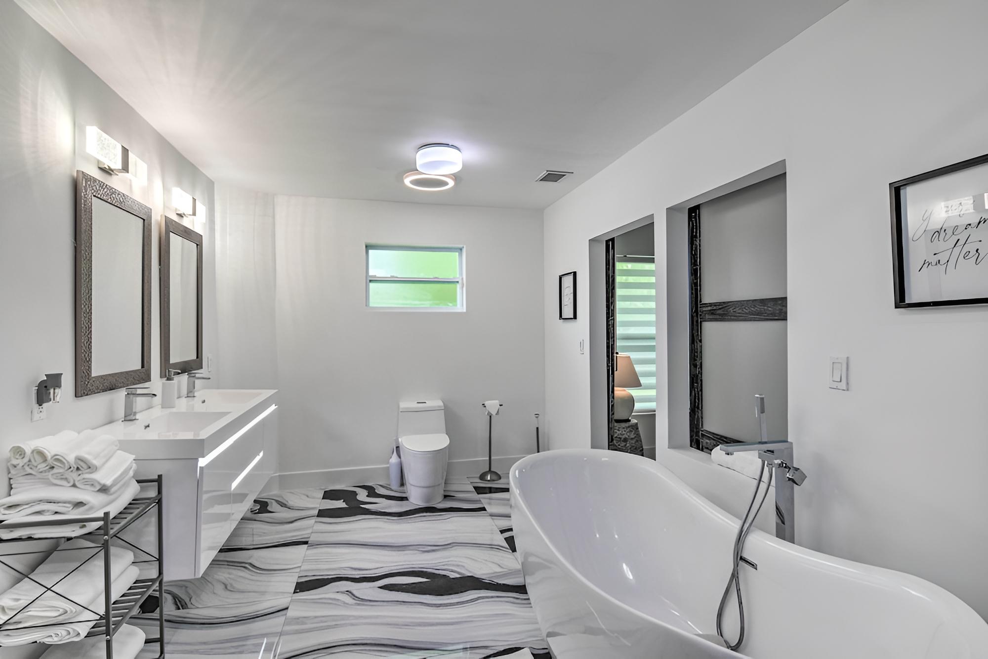 Upscale Miami Escape: 20 Mi to South Beach!