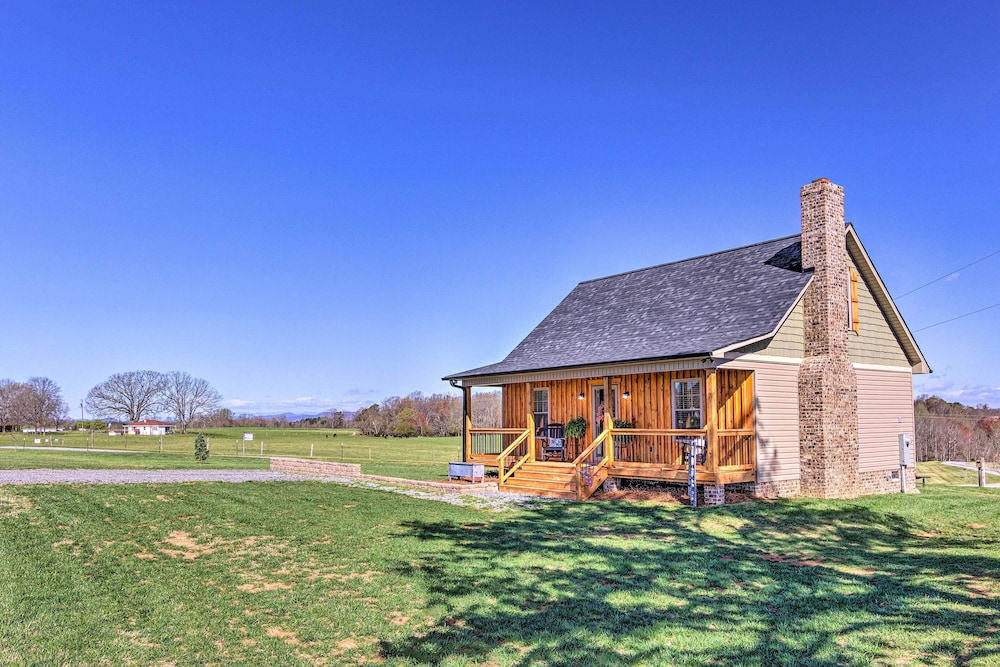 Near Wineries & Hiking: Lawndale Home w/ Fire Pit! view 3