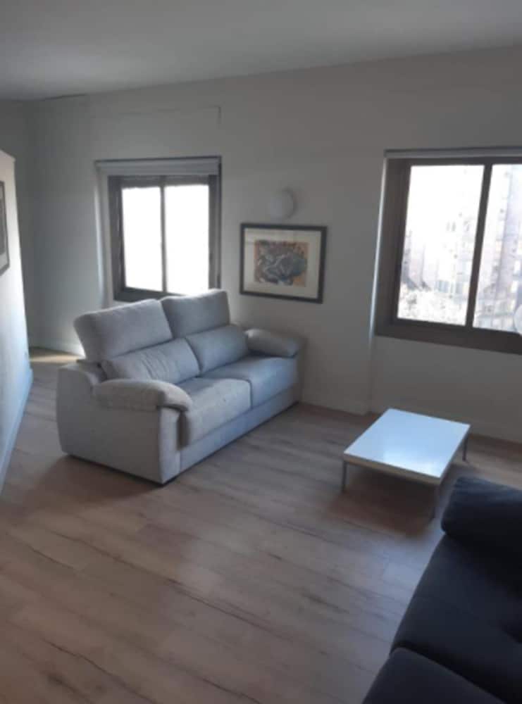Apartamentos Mayerling Bisbe Urquinaona