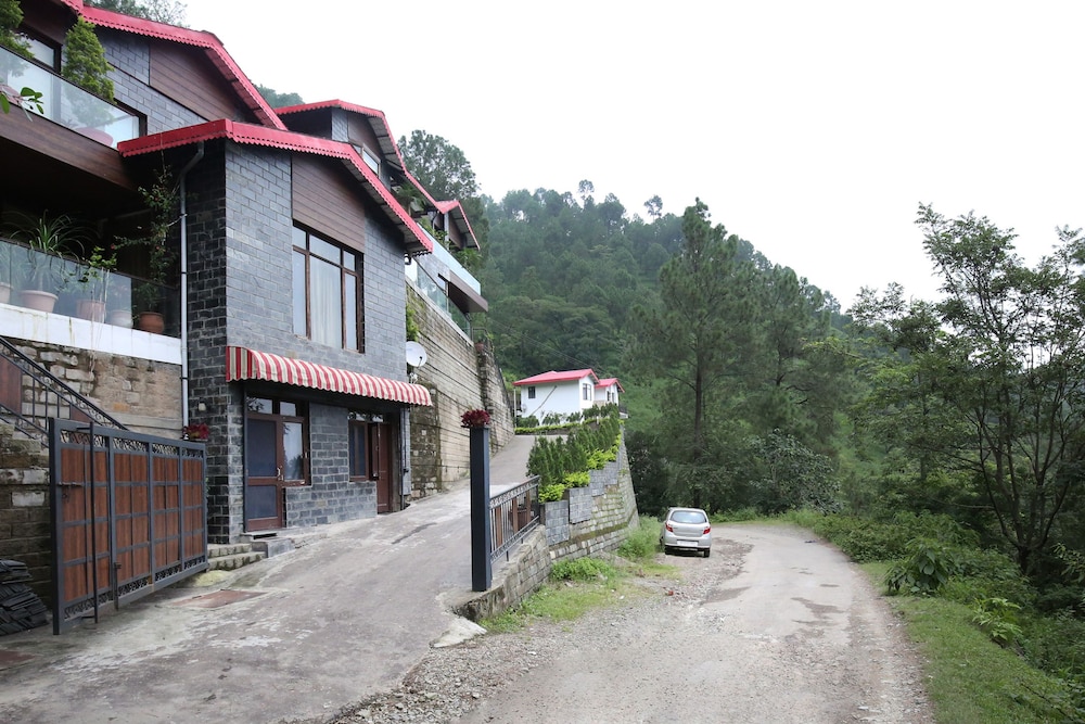 OYO 9308 Home Valley View 2 BHK Villa Near Kasauli
