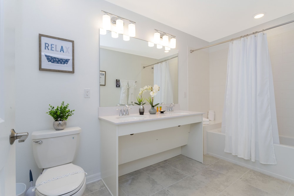 Stunning 2 Bd Condo Close to Disney 304 3191 - Image 5