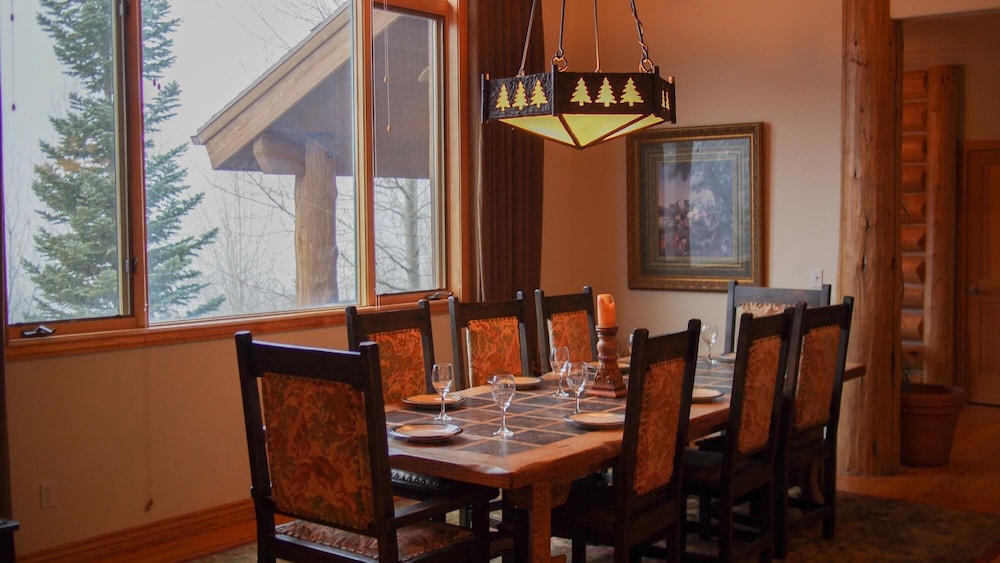 White Pines 5-Bedroom 5-Bath Luxury Home in Solamere Lower Deer Valley