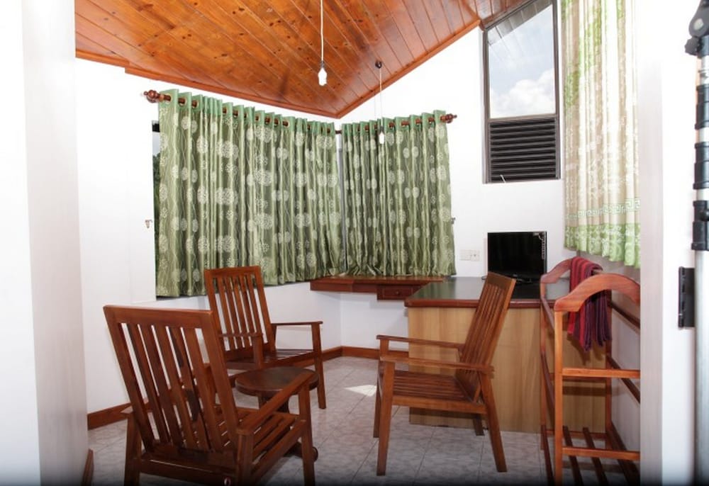 AA Circuit bungalow