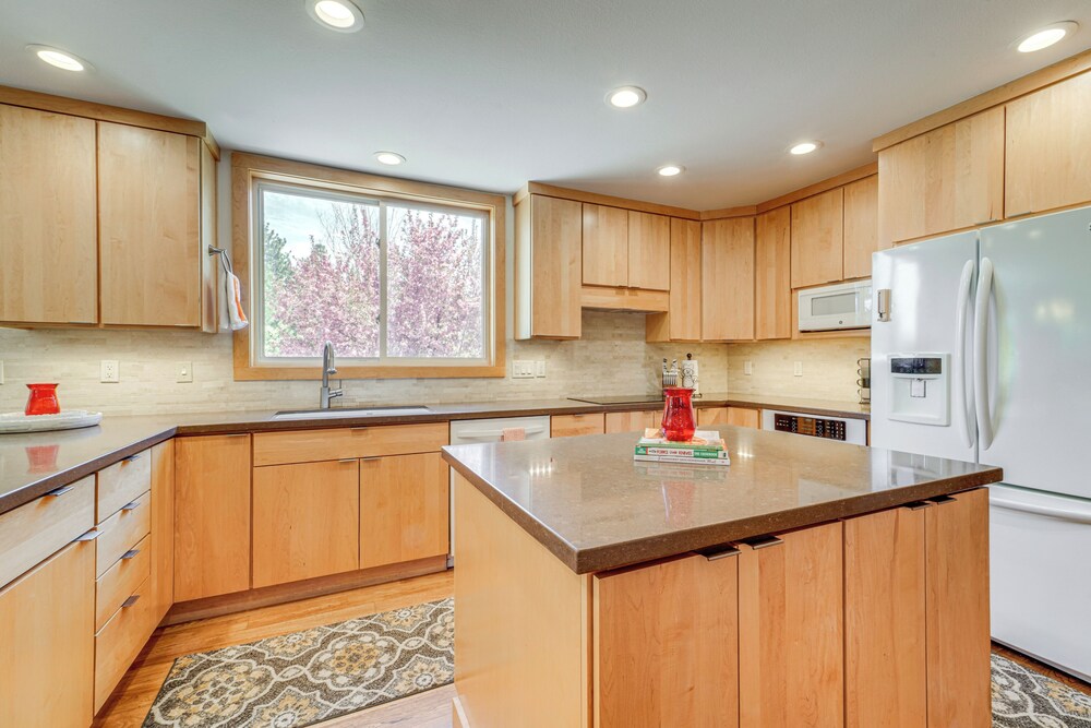 5 Mi to Northstar Resort! Family Home w/ Hot Tub