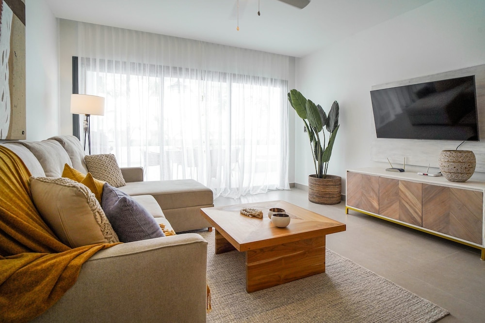 Luxury 3 Bedroom Apartment at the Beach