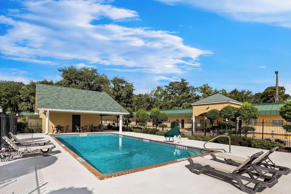 Franklin Vacations - Best Western Forest Inn - Property Image 12