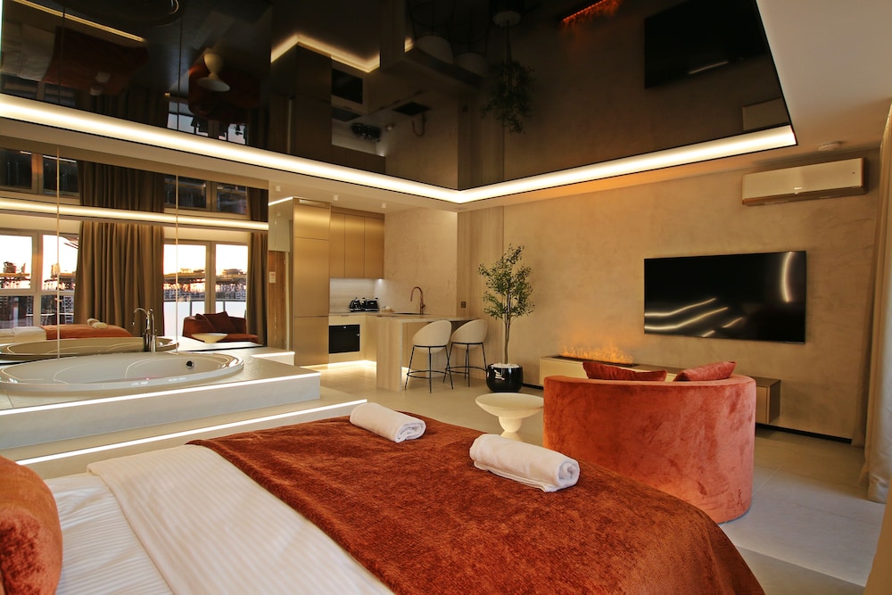 Quorum Apartments