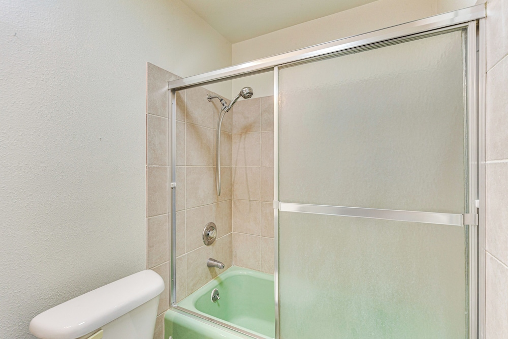 Hemet Retreat w/ Peak Views + 2 Saunas