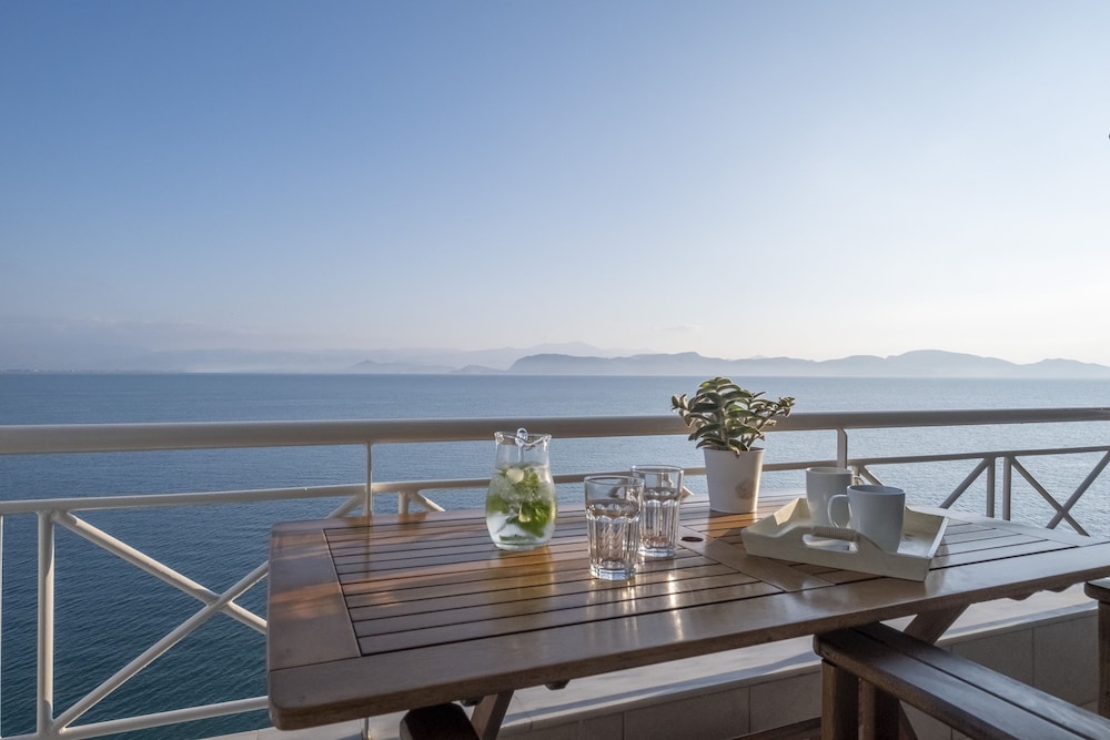 Meli Apartments & Villas