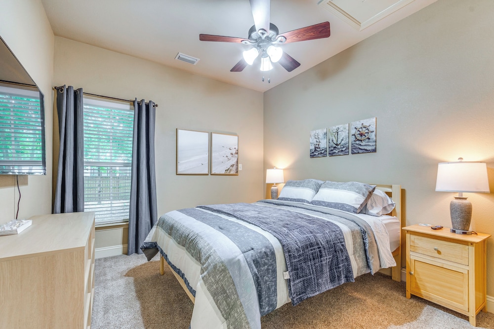 Spacious Yard! Navarre Home in Quiet Neighborhood