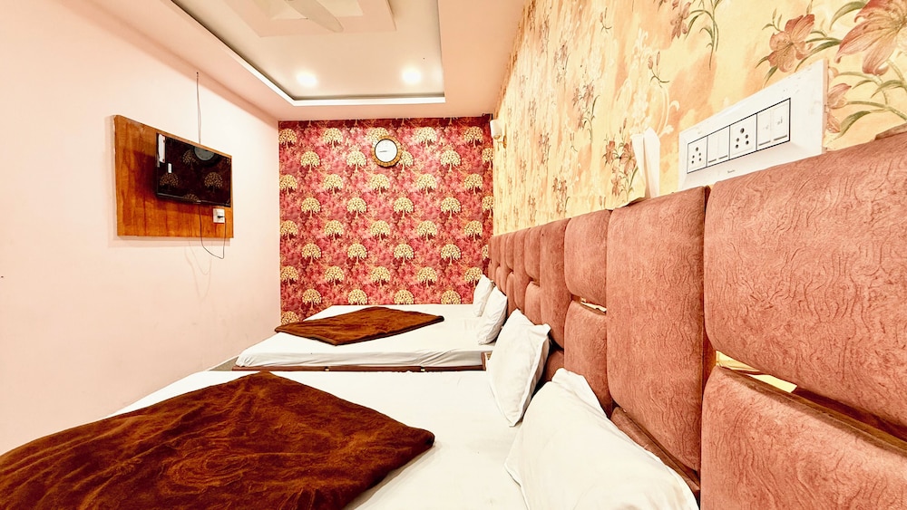 Premium Hotel Sipra near Mahakal Temple