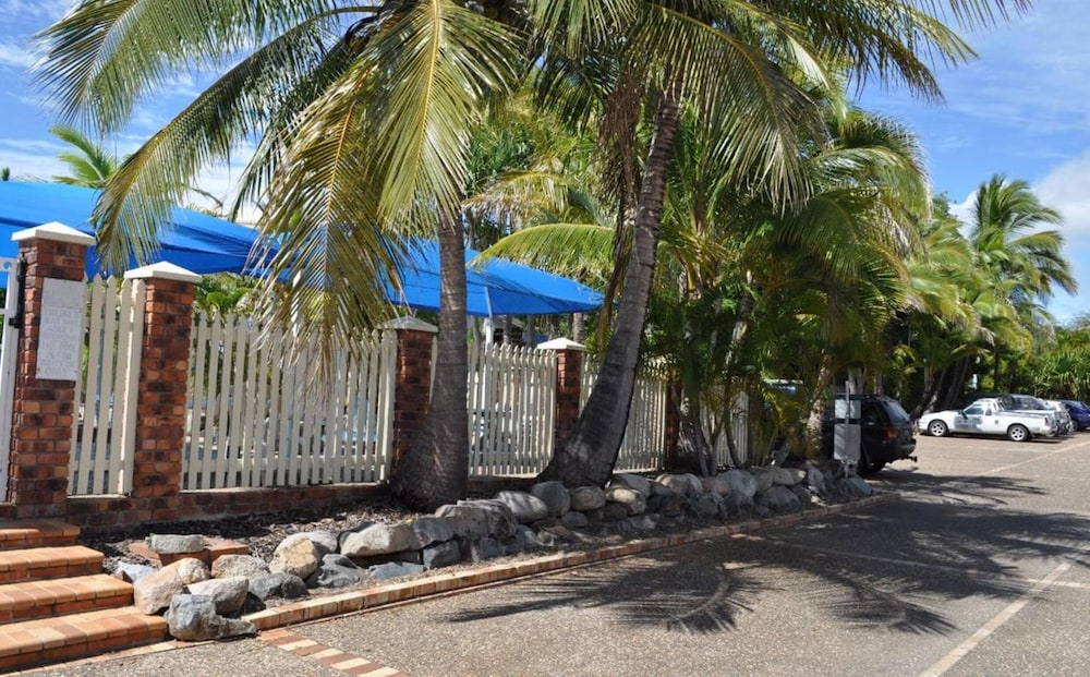 Palm Valley Motel and Self-contained Holiday Units
