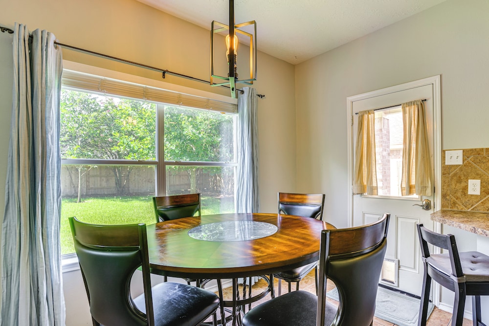 Fish & Hike: Pet-friendly Humble Home w/ Yard