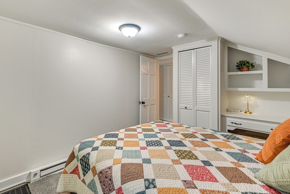 Cottage-chic Retreat < 1 Mi to Connecticut River!