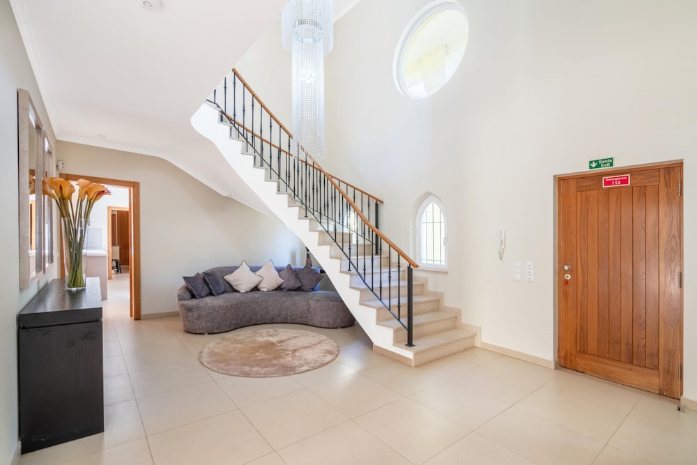 Villa Amarela - Luxurious 4 Bedroom Villa in Lagos