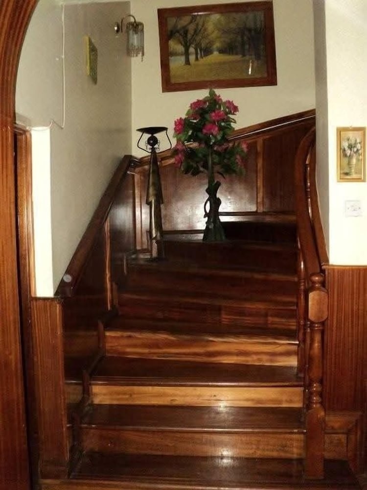 Classic Guest Houss